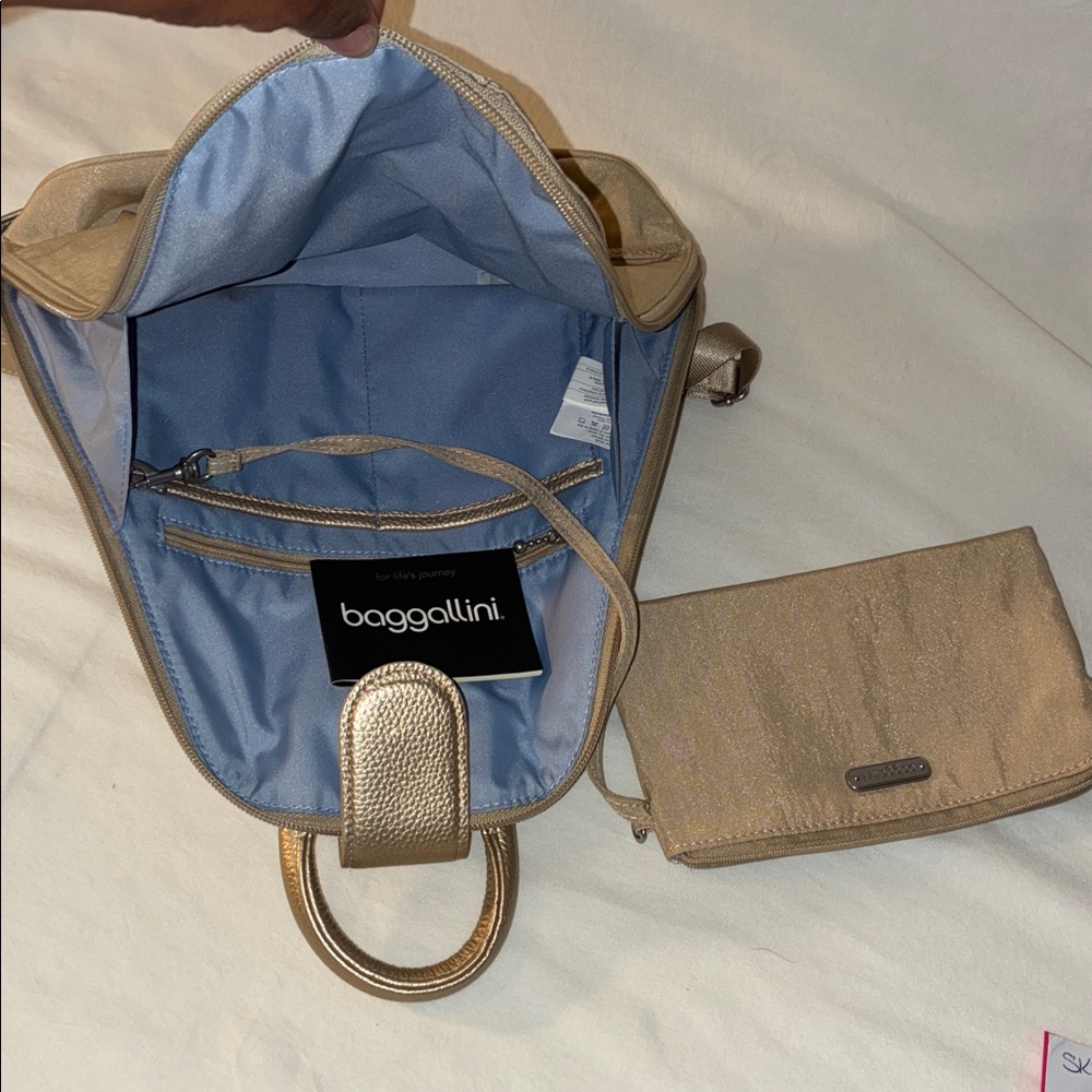 Baggallini Gold Backpack - Picture 4 of 5
